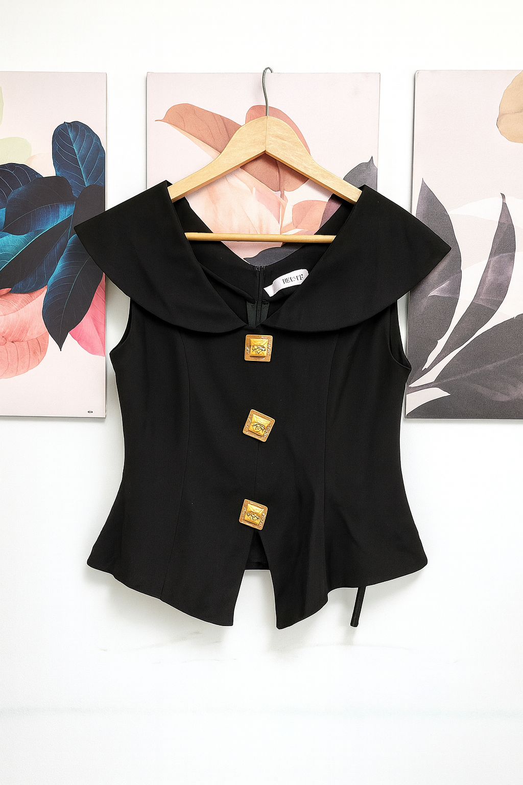 Square shape button V neck top