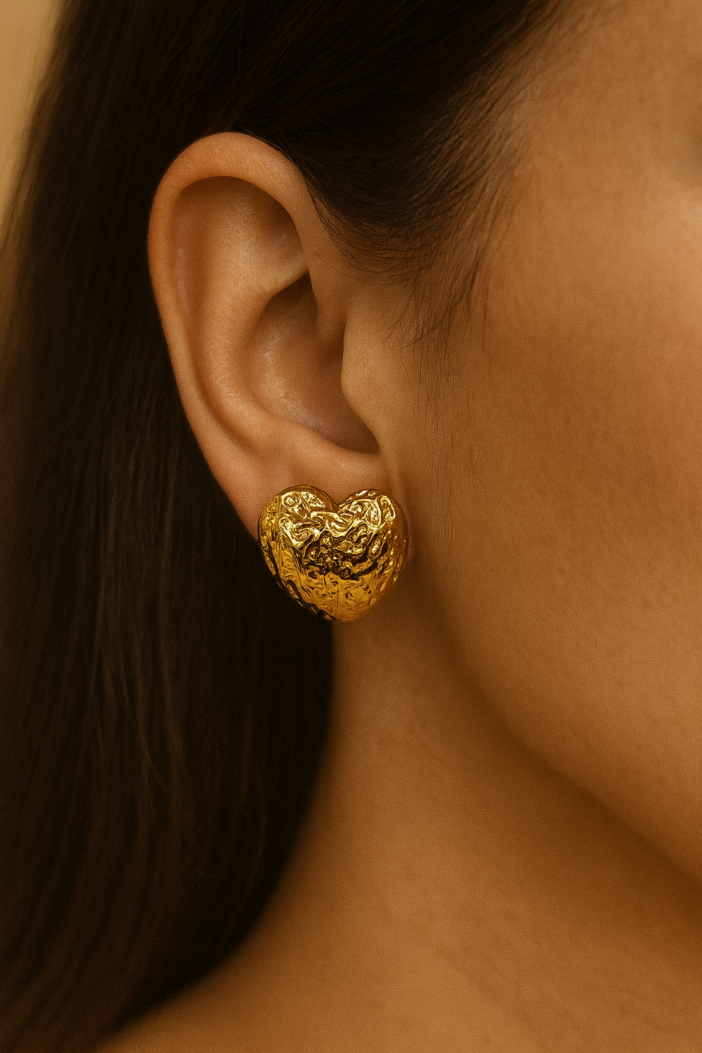 Heart shape earring with matt finishing