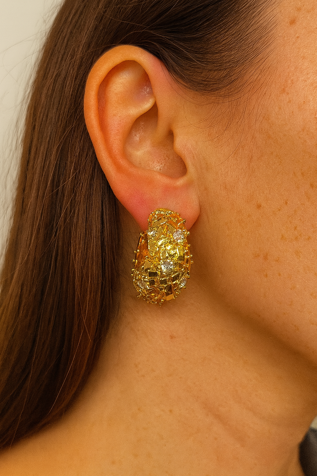 U shaped golden dangle