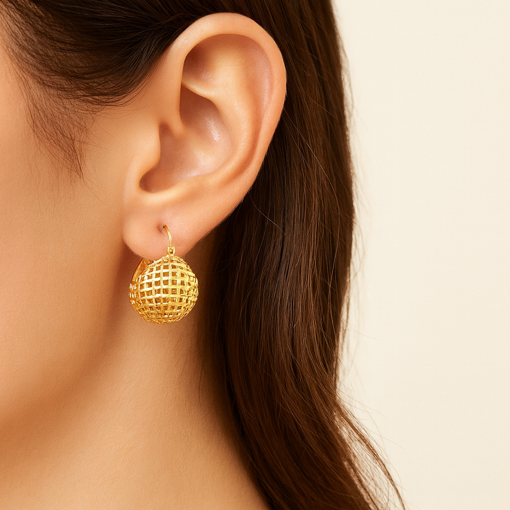 Pretty ball gold plated earring
