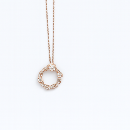 Round Shape Diamond Pedant Necklace With Luxury Look