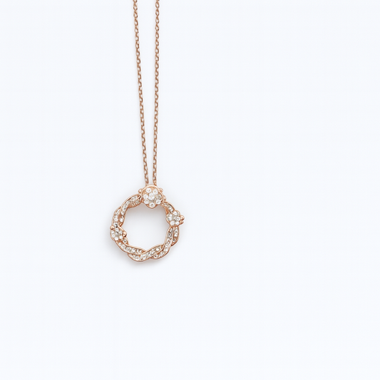Round Shape Diamond Pedant Necklace With Luxury Look