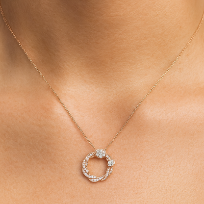 Round Shape Diamond Pedant Necklace With Luxury Look