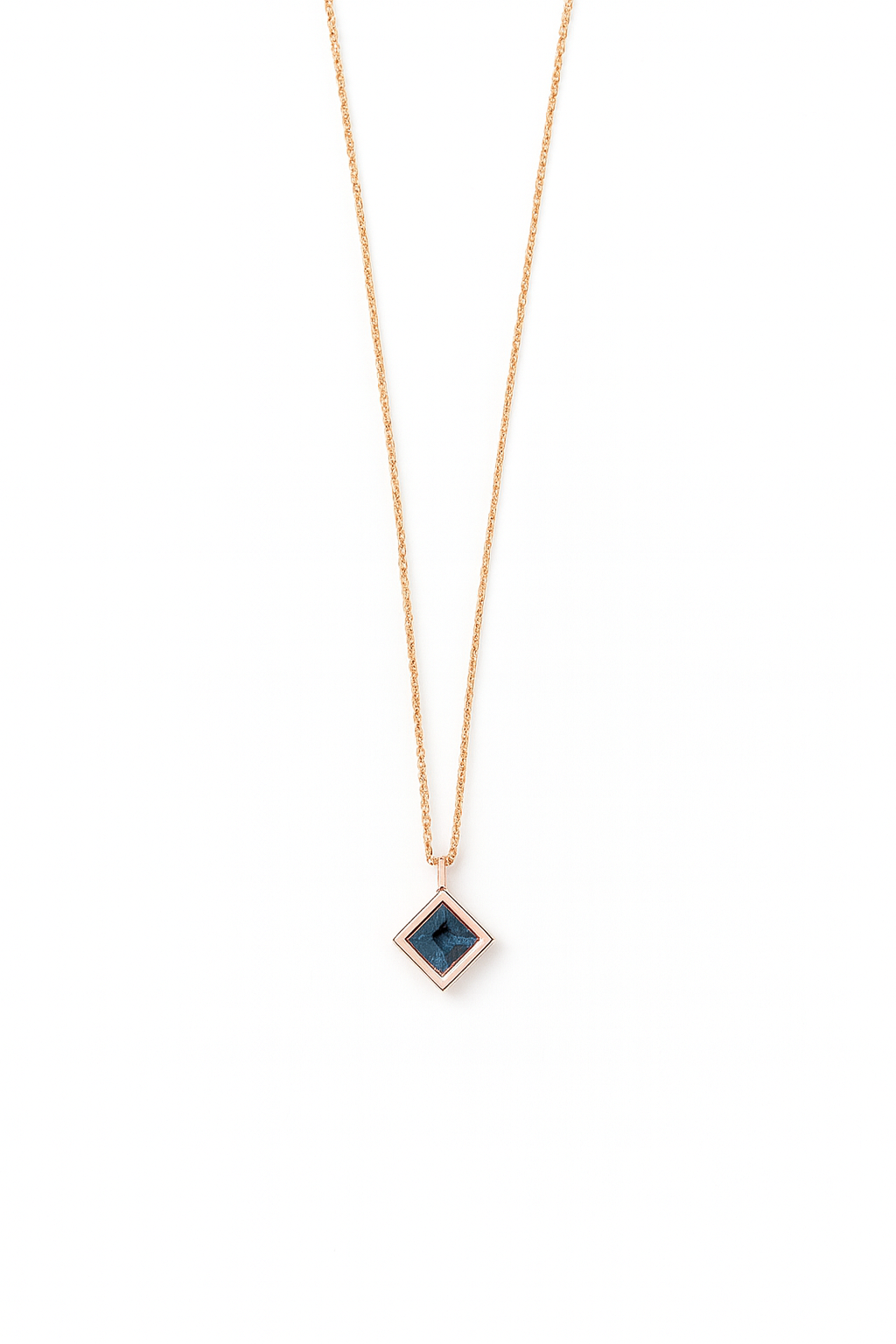 Small saquer pendent with diamond rose gold necklace