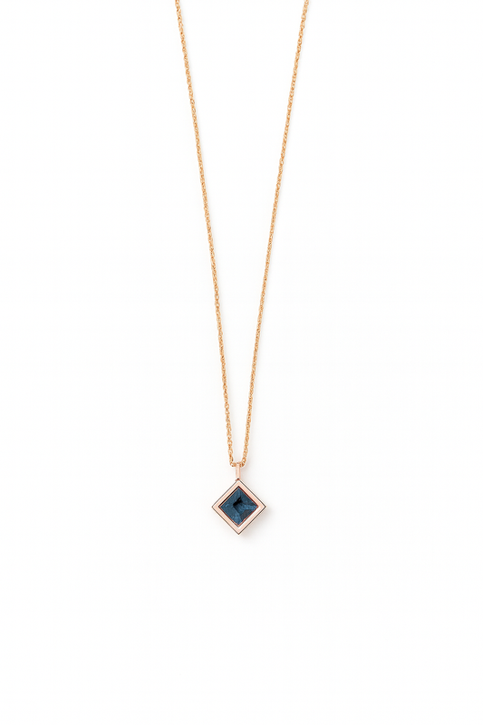 Small saquer pendent with diamond rose gold necklace
