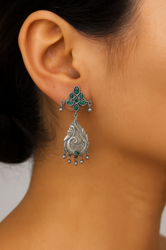 Oxidized earring with Green stones