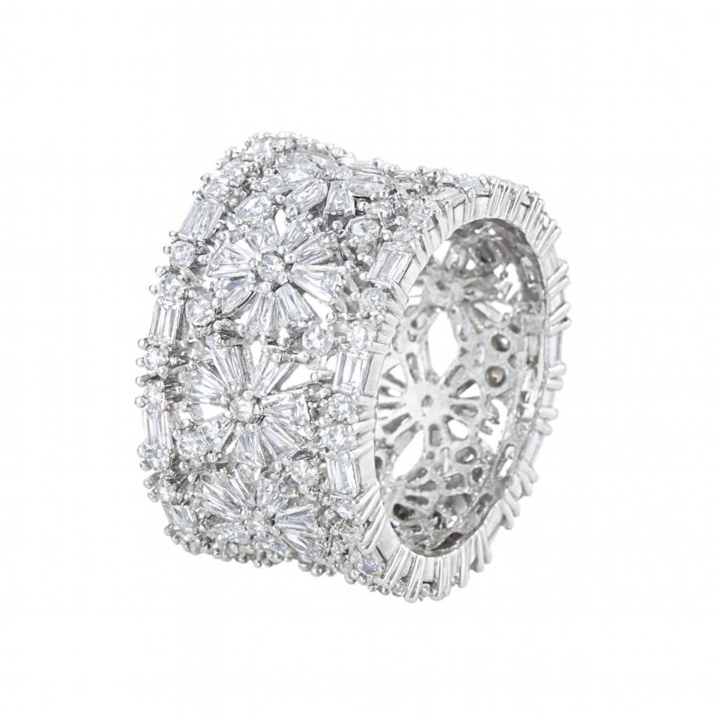 Elegant American diamonds fine cut white gold finger ring for women