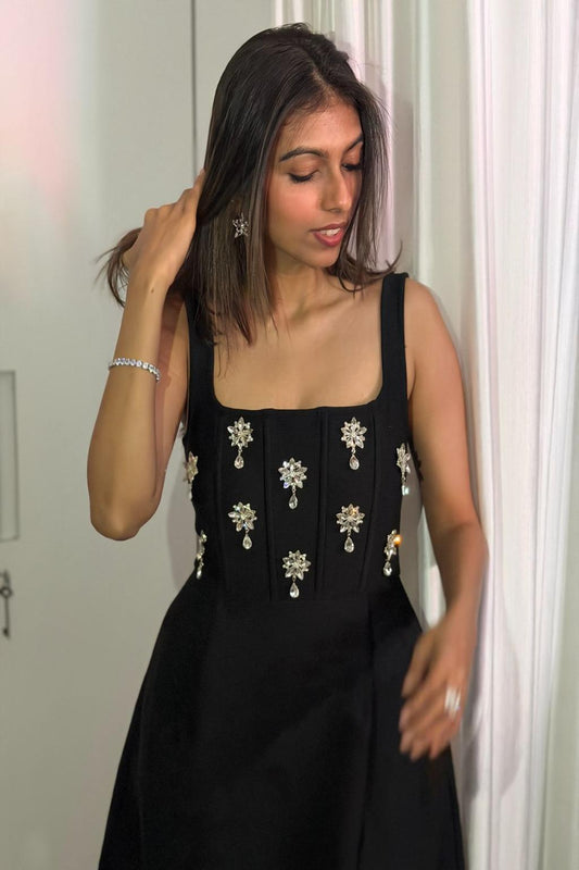 Beautiful black flayred one piece with sleev less hand