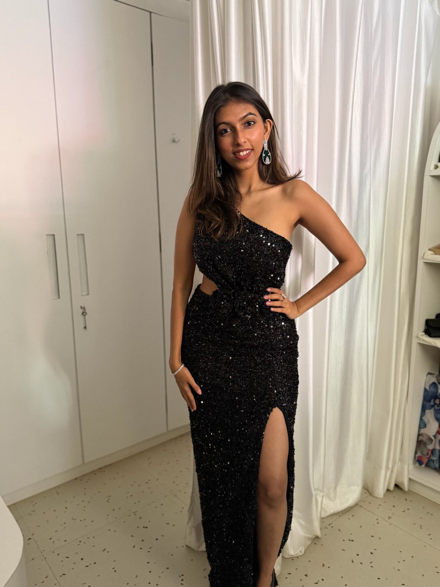 Slim fit one side off dress