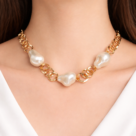 Multiple ring twisted necklace with mother of pearl