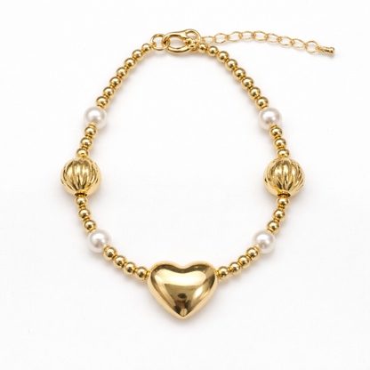 Heart bracelet with gold and white beads
