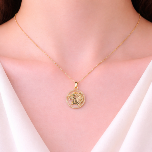 Beautiful leopard pedant gold chain necklace