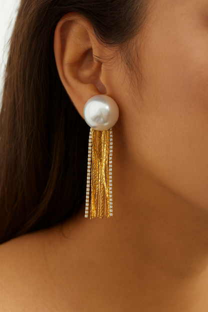 Gracious pearl with diamond tassel earring