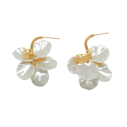 Pretty white leaf design golden stud earring