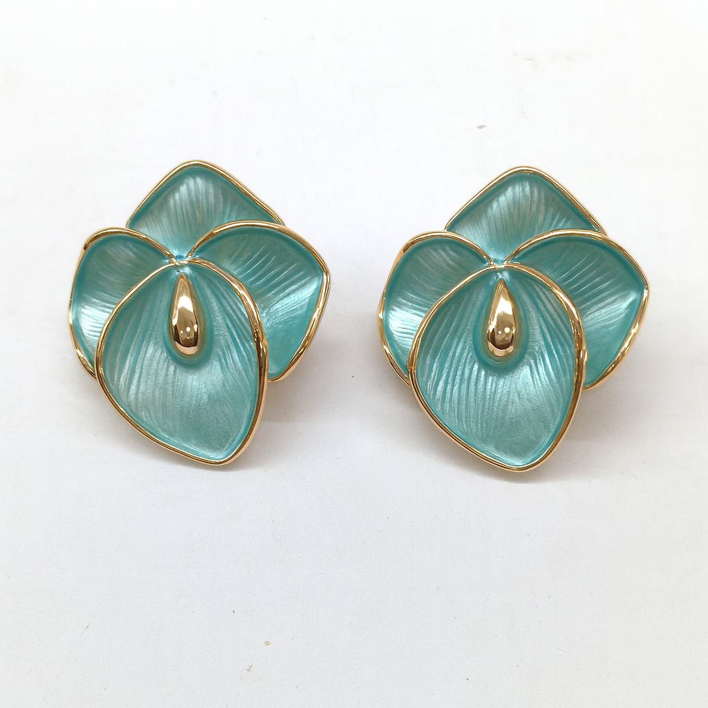 Beautiful sea green flower stud earring