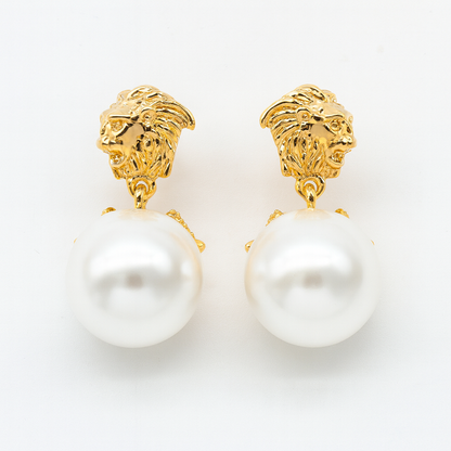 Precious vintage pearl stud earring