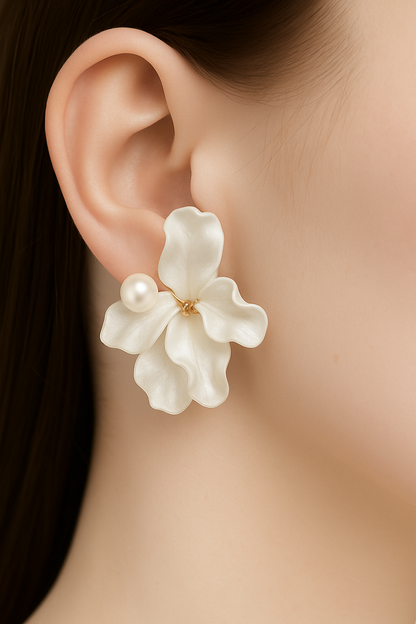 Stunning white flower with pearl stud earring