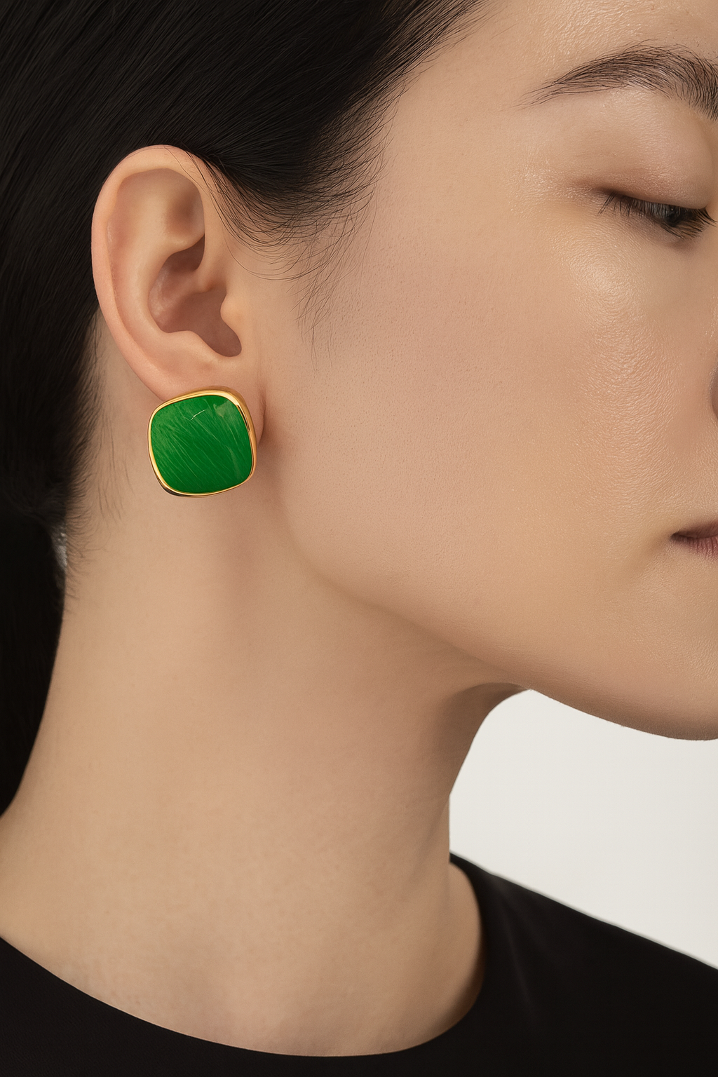 Lovely green square stud earring