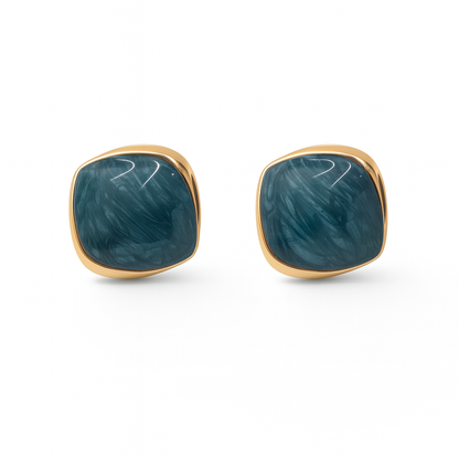 Stunning emerald square stud earring