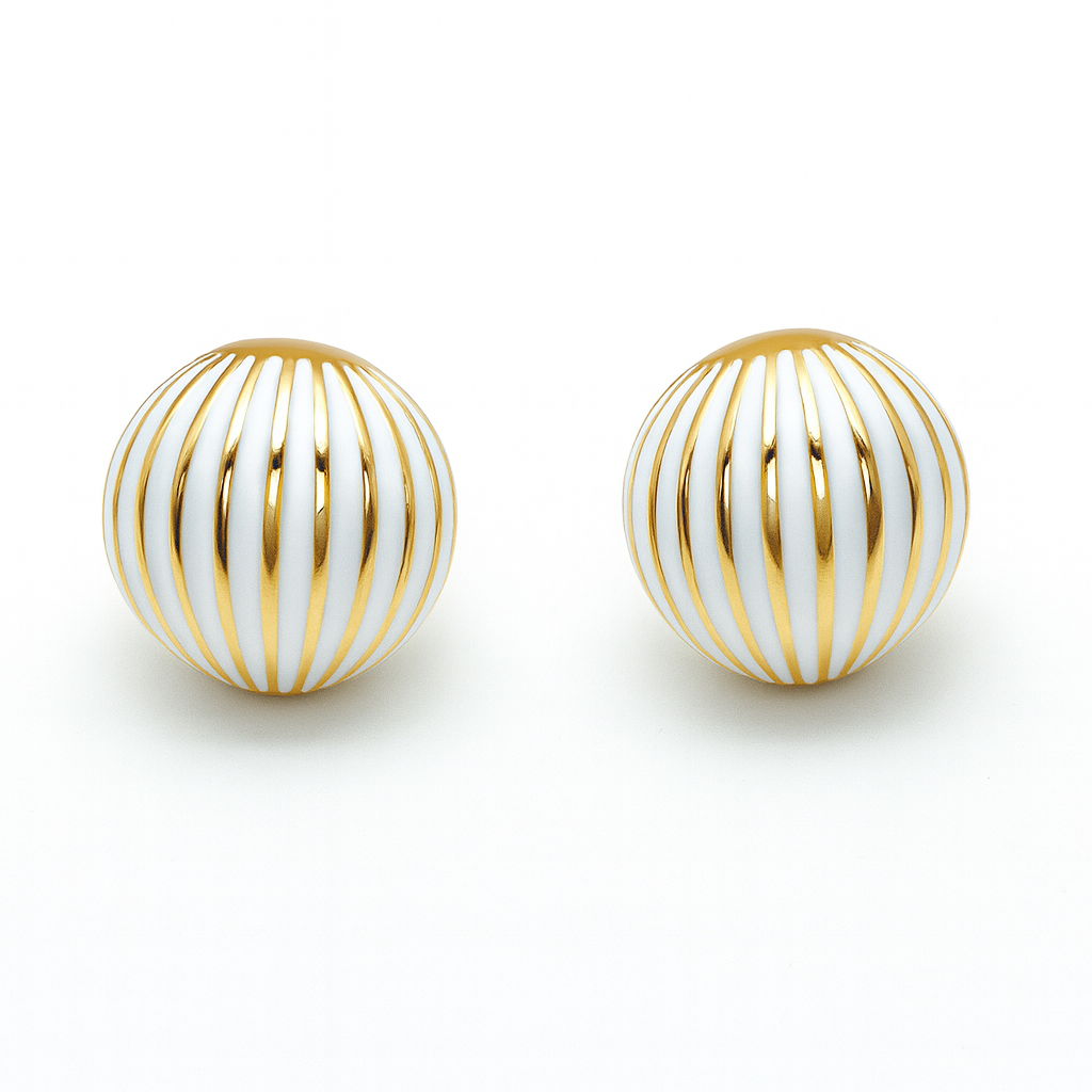 Elegant haft circle white stud earring