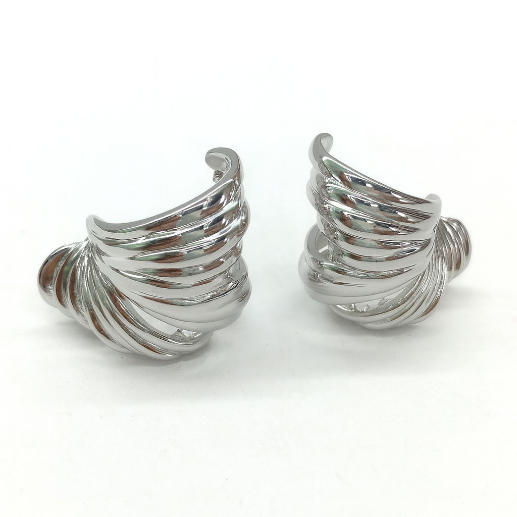 Periwinkle flower style stud earring