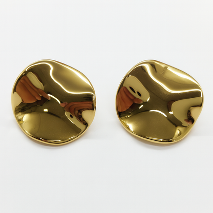 Golden wave style stud earring