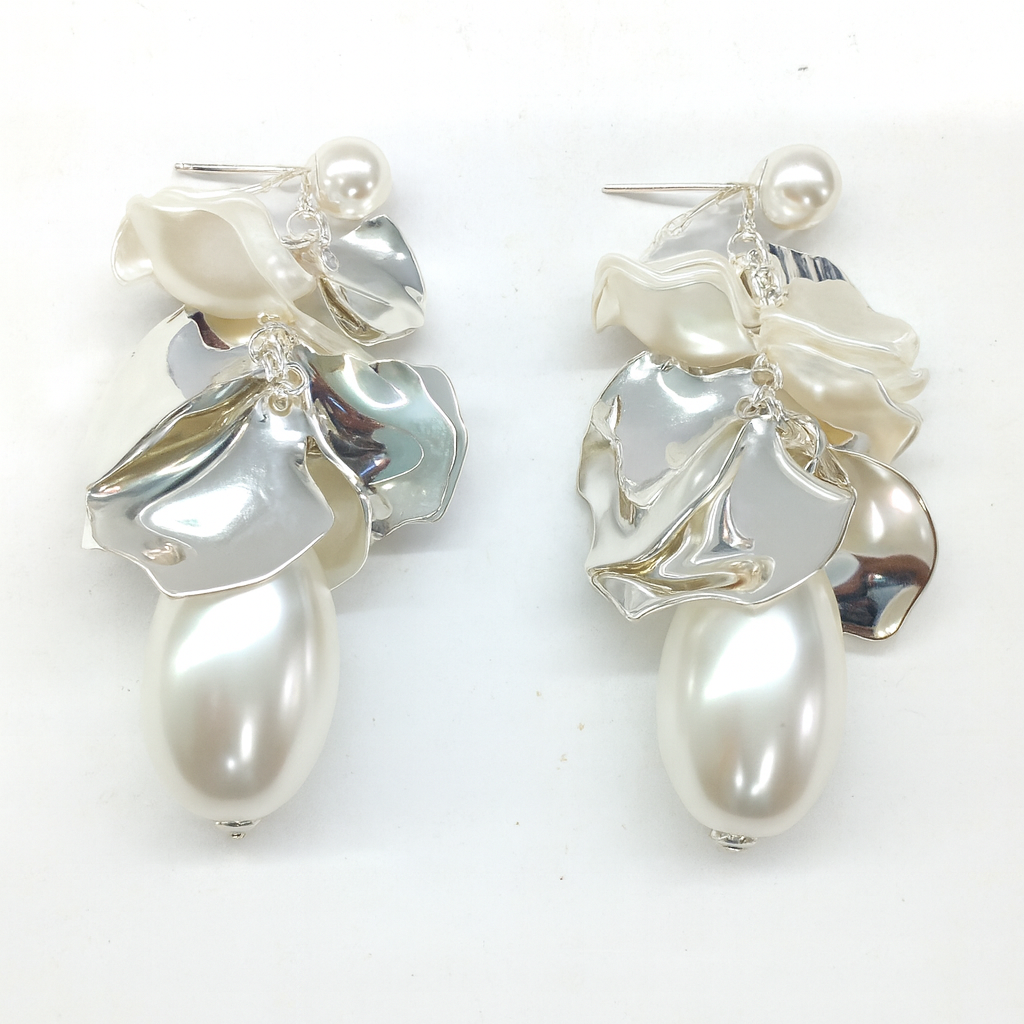 Gorgeous silver & white leaf with pearl earring