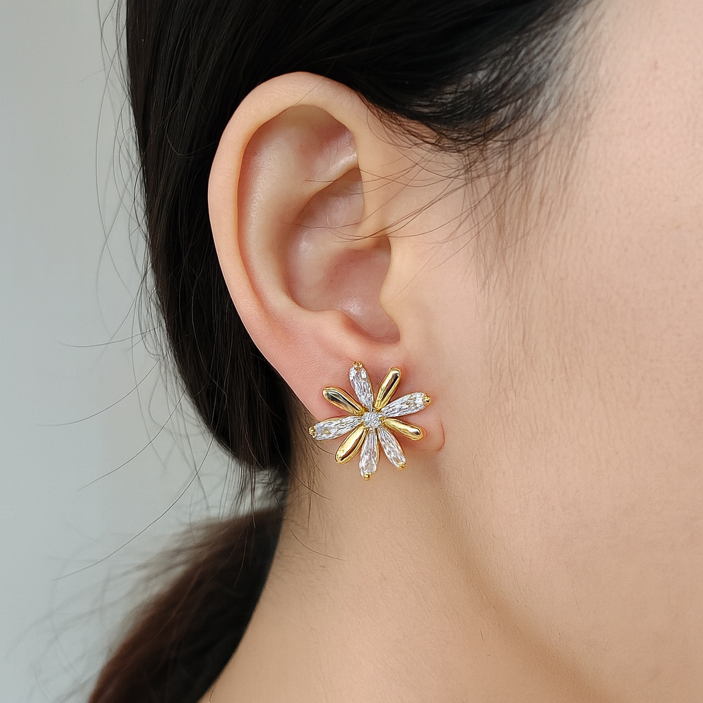 Elegant gold flower with diamonds stud earring