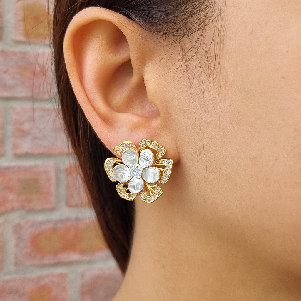 Lovely mat flower stud earring