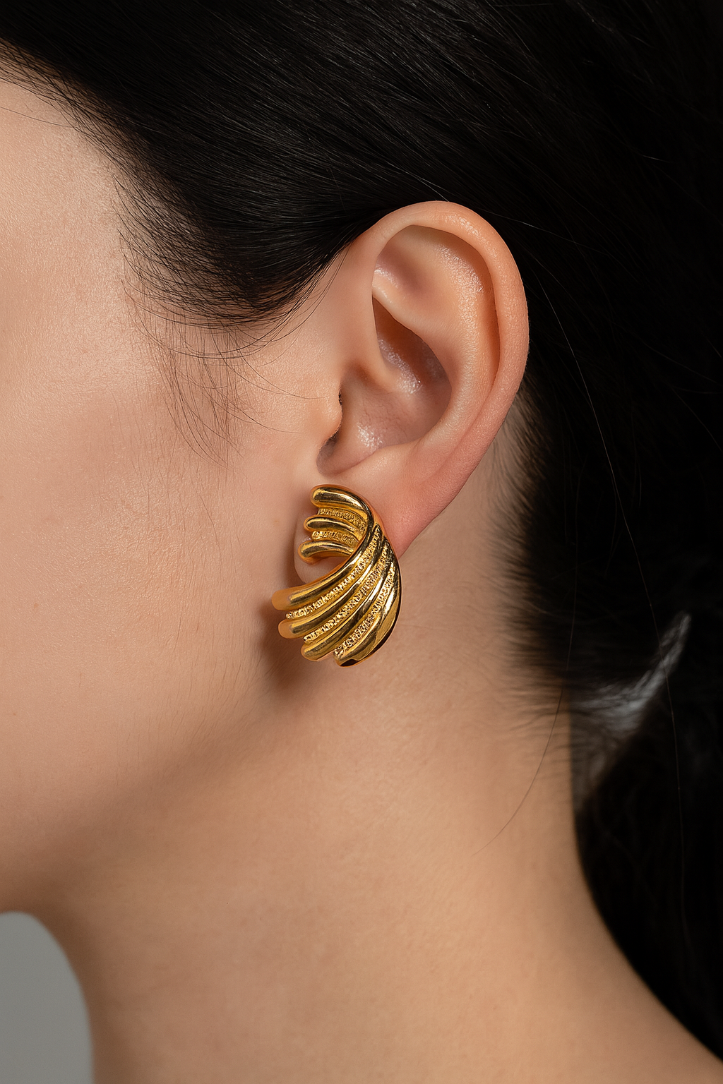 Fancy design gold dangle earring