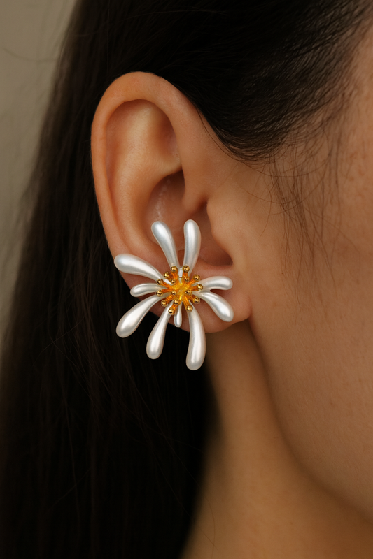 Simple white flower silver stud earring