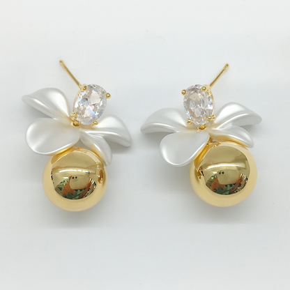 Trendy white flower with gold drop stud earring