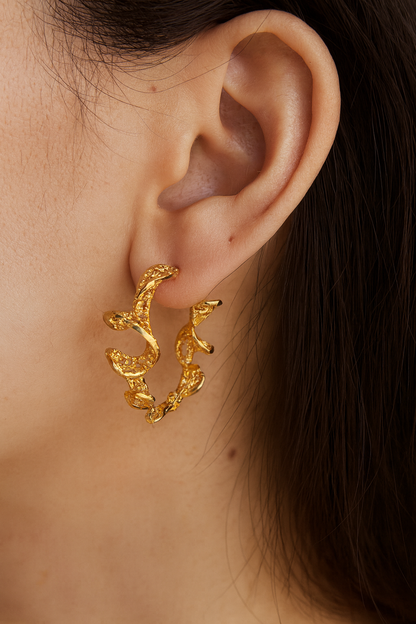 Classic wave style golden huggie earring