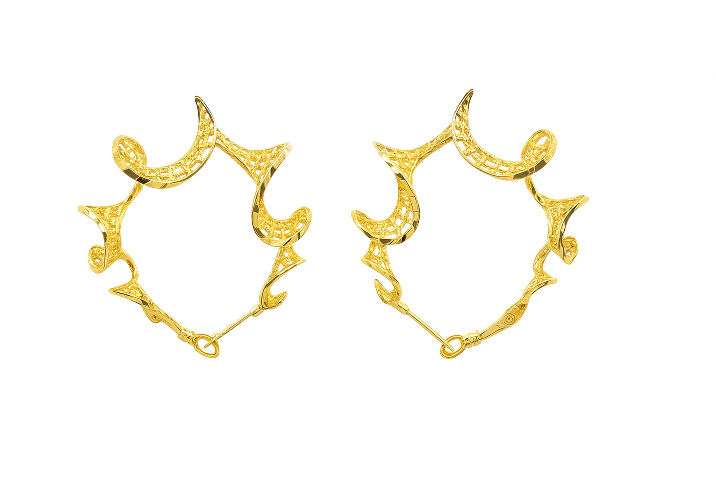 Classic wave style golden huggie earring