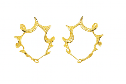 Classic wave style golden huggie earring