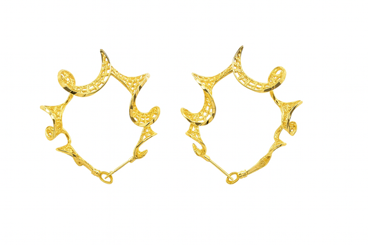 Classic wave style golden huggie earring