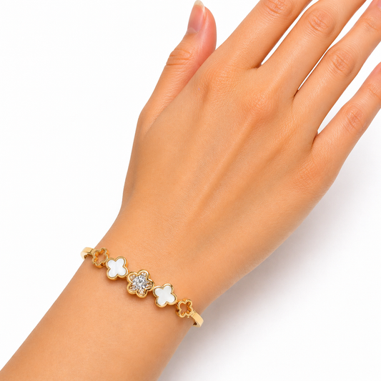Simple Golden Clover Flower With Diamond Charm Bracelets