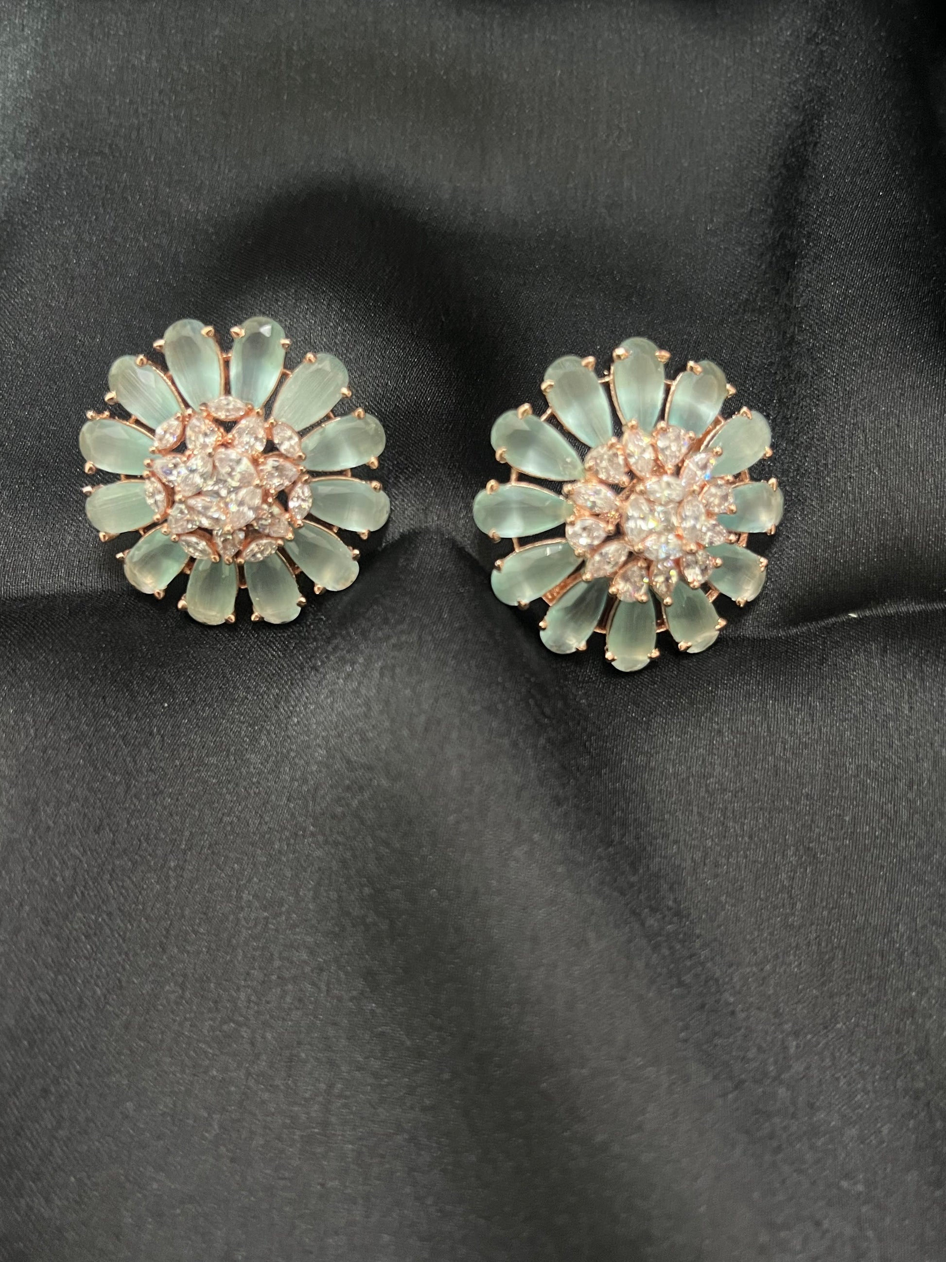 Flower design stud earring