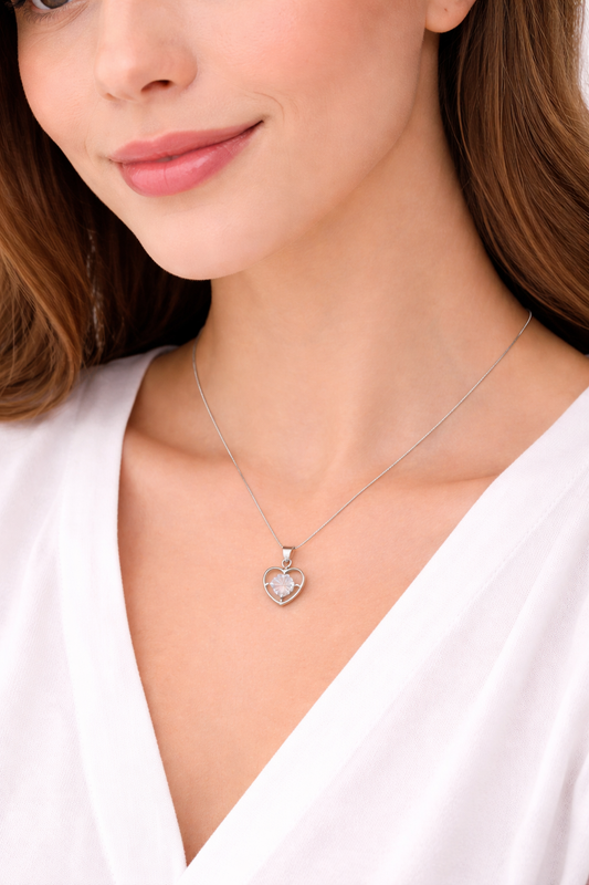 Sweet small heart design pendent with chain necklace