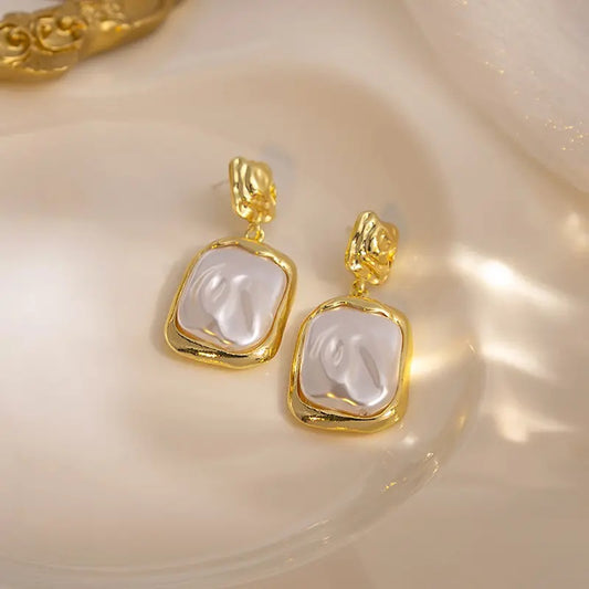 Rectangle pearl earring