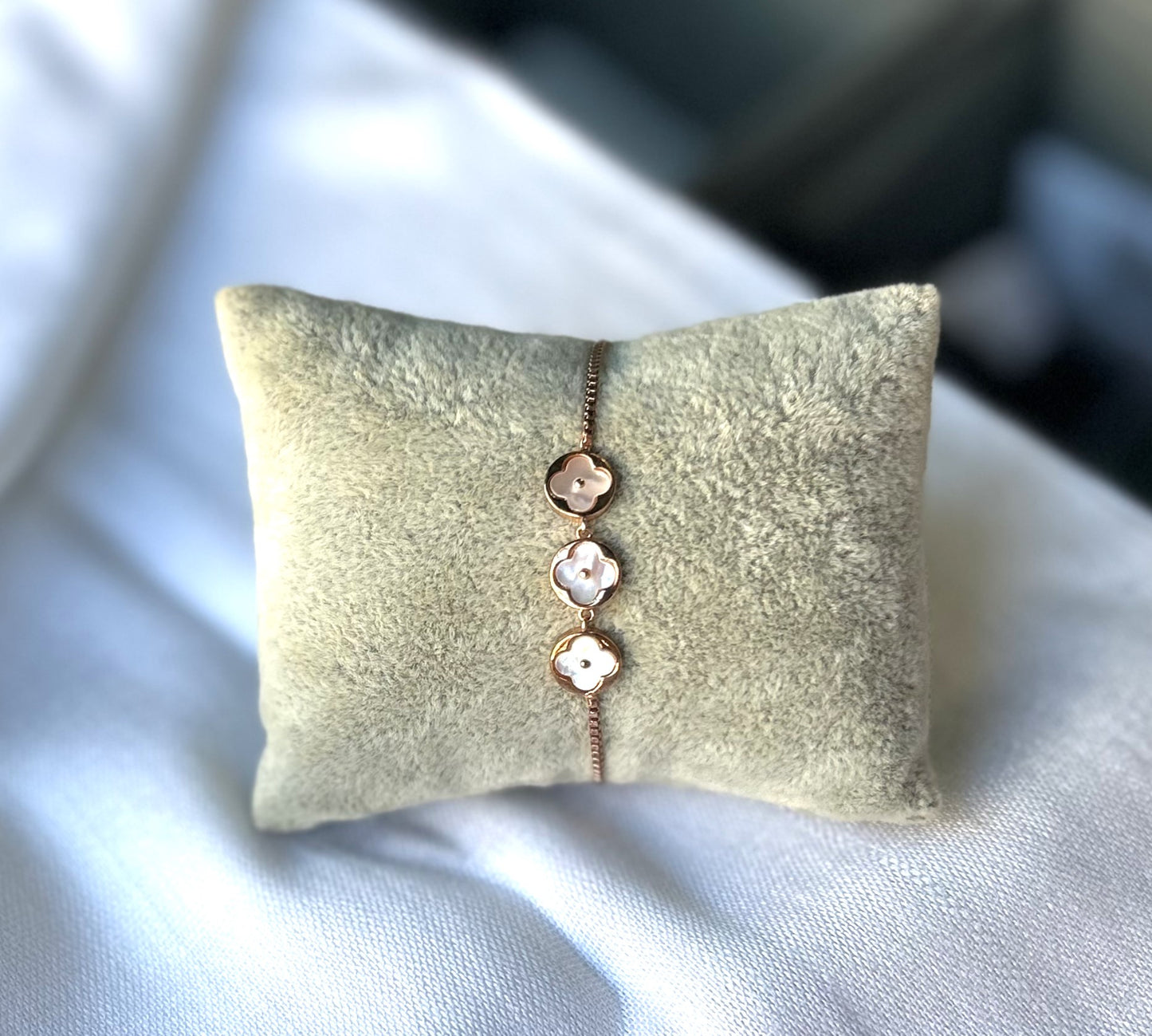 Three flower pearl rose gold bracelet