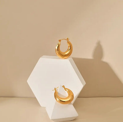 Light weight gold plated earring