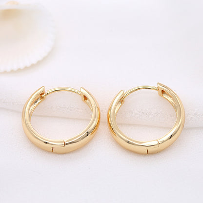 Smiple gold dangle earring with glosy finish