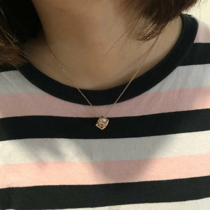 Small saquer pendent with diamond rose gold necklace