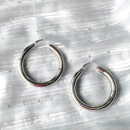 Shiny silver round hoop earring online