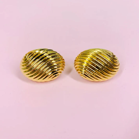 Round sea shell design  stud earring