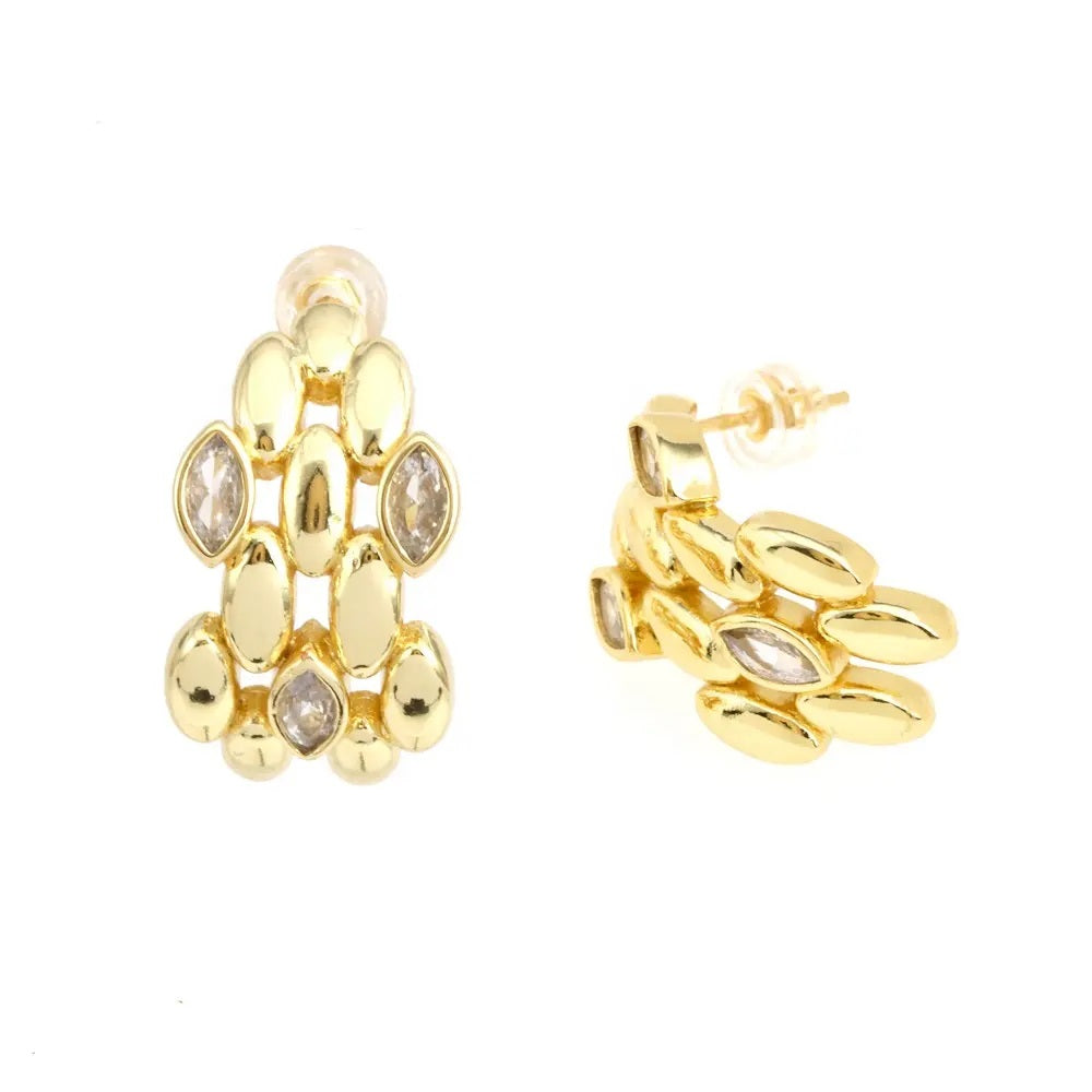 Golden covering pretty stud earring