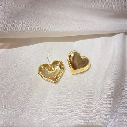 Glossy gold heart earring stud 