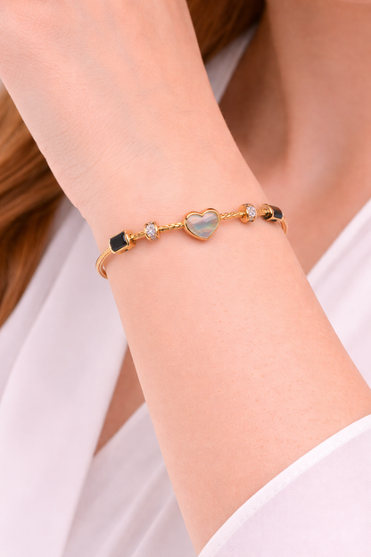 Mother Peal Hart Black And White Bracelet