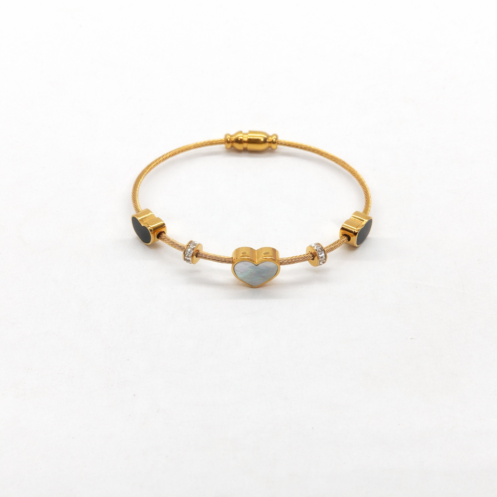 Mother Peal Hart Black And White Bracelet
